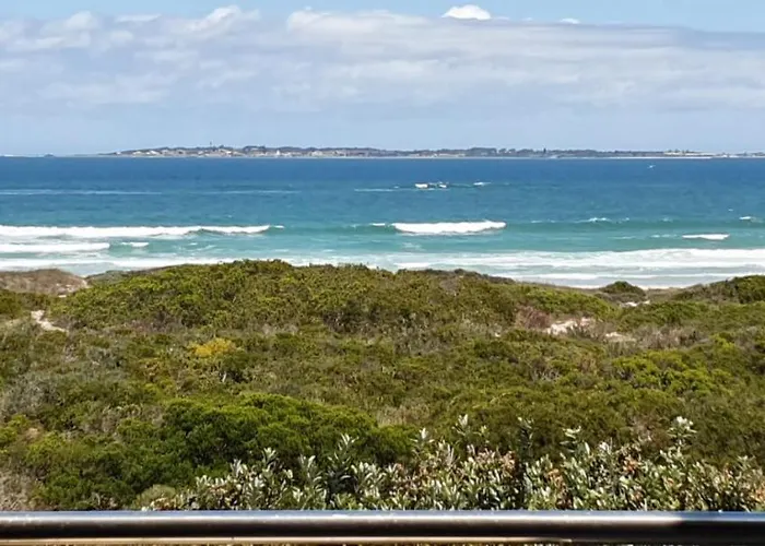 Beachfront 3-Bedroom With Robben Island Views