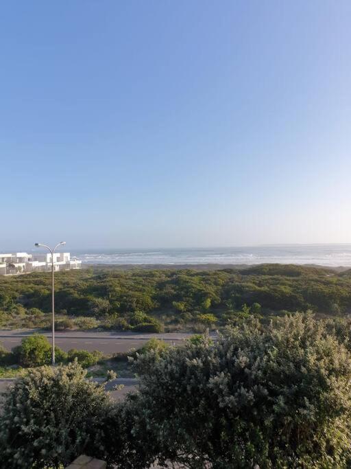 Beachfront 3-bedroom With Robben Island Views *