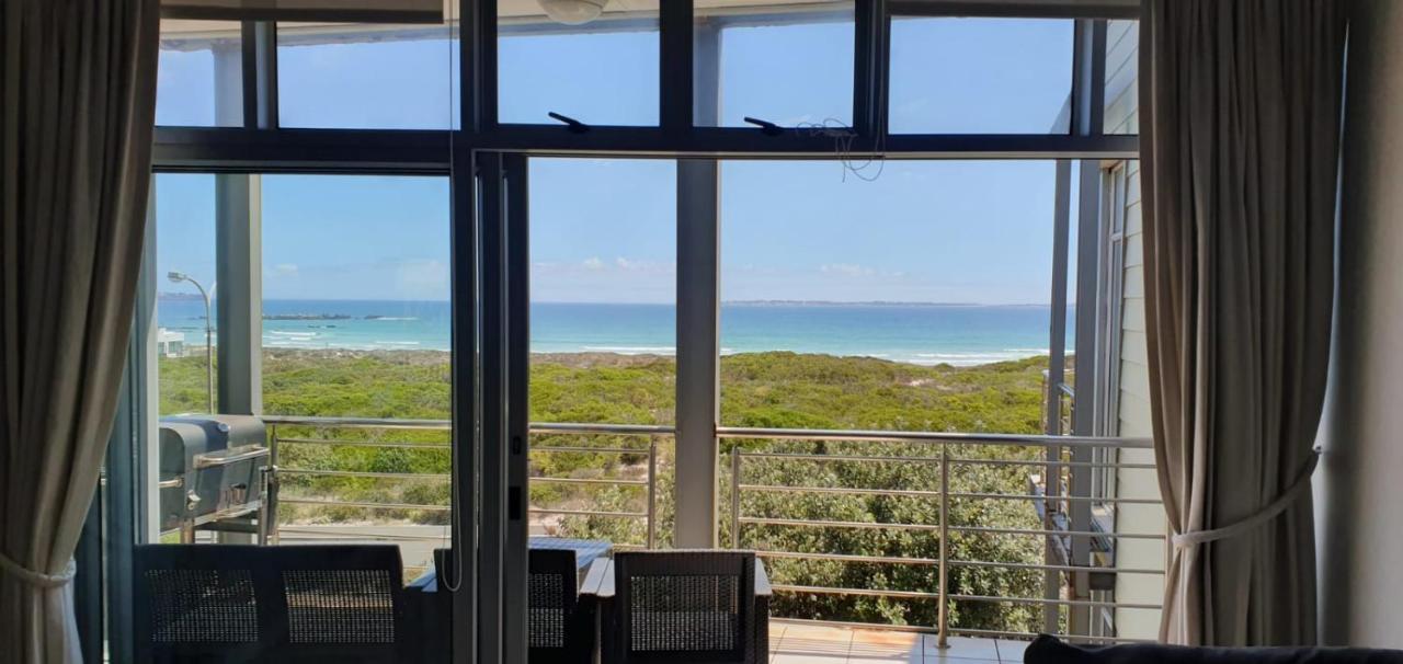 Beachfront 3-bedroom With Robben Island Views *
