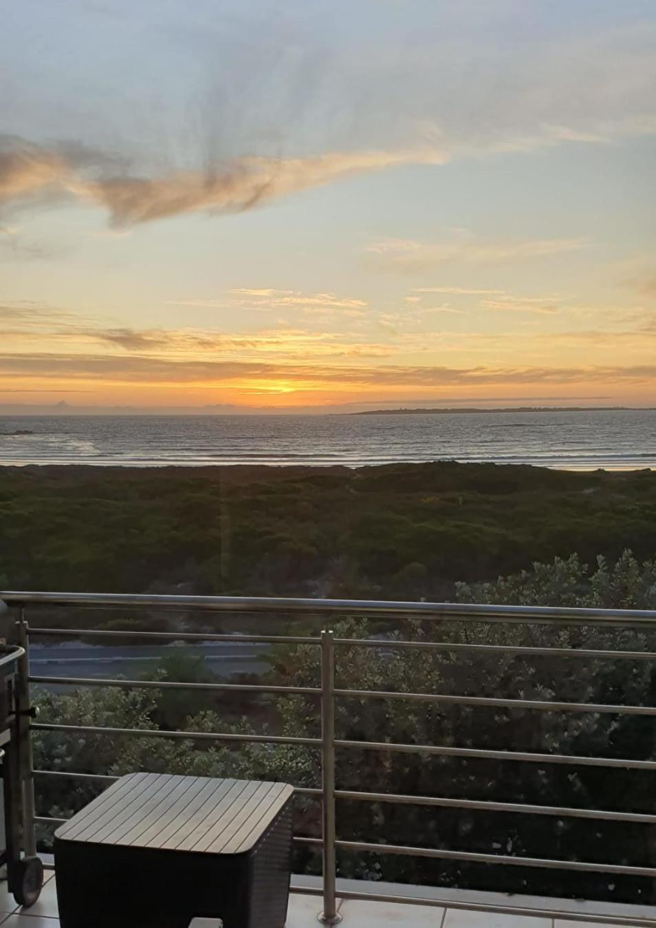 Apartamento Beachfront 3-bedroom With Robben Island Views Cidade Do Cabo