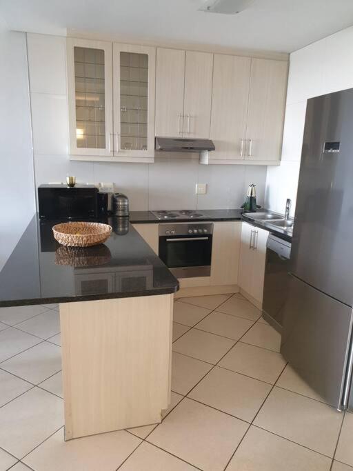 Beachfront 3-bedroom With Robben Island Views *