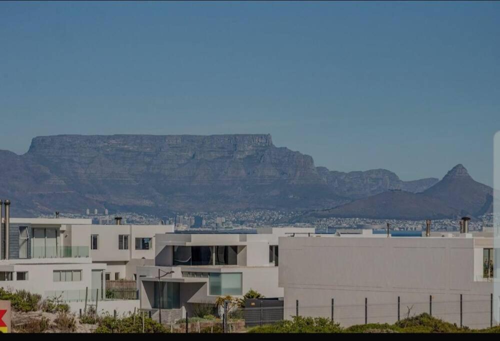 Apartment Beachfront 3-bedroom With Robben Island Views Cape Town