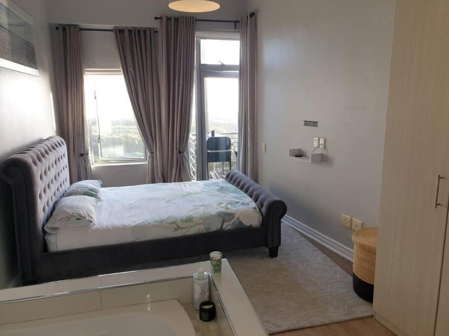 Beachfront 3-bedroom With Robben Island Views Apartment