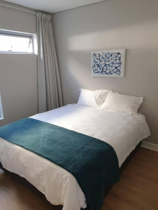 Apartment Beachfront 3-bedroom With Robben Island Views
