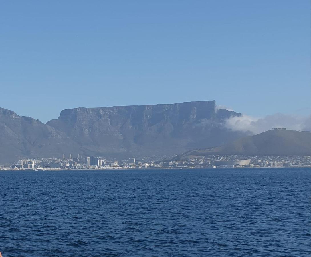 Beachfront 3-bedroom With Robben Island Views * Cape Town