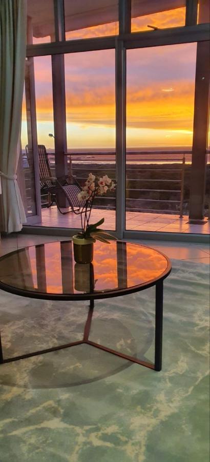 Beachfront 3-bedroom With Robben Island Views *