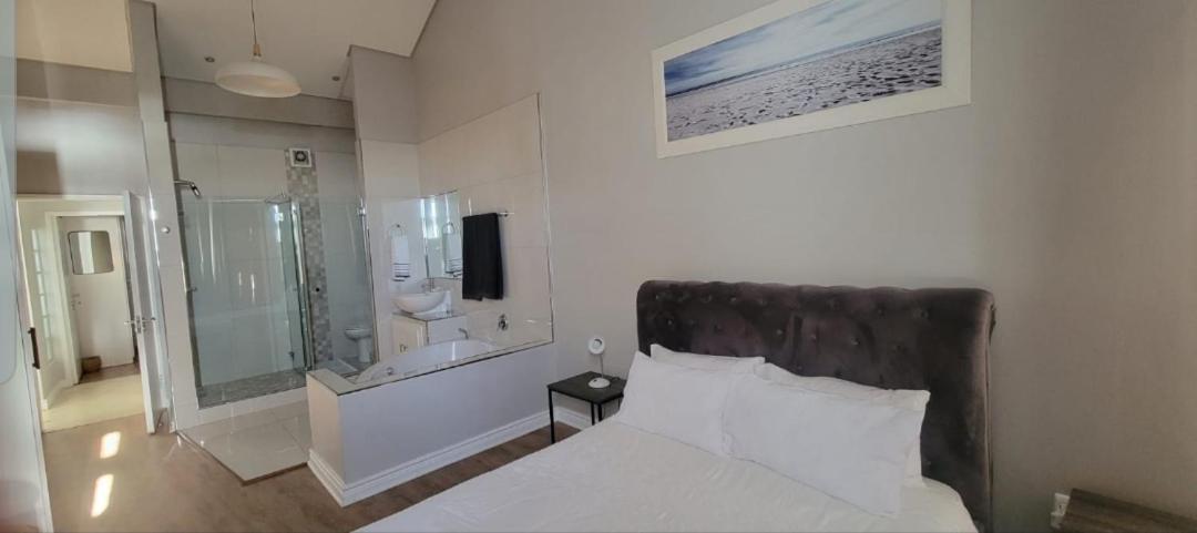 Apartment Beachfront 3-bedroom With Robben Island Views