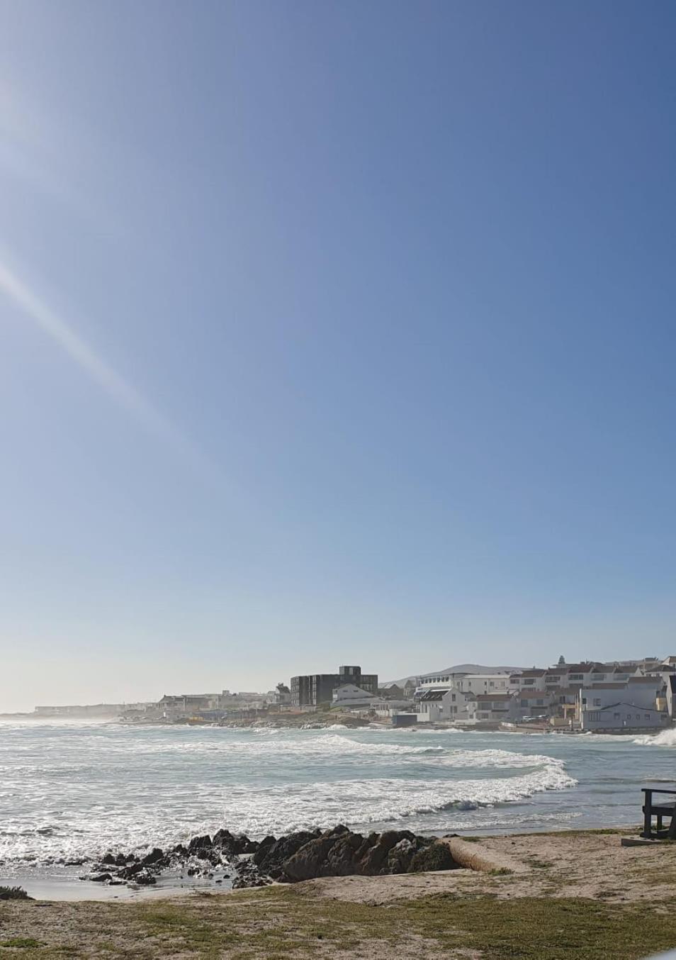 Beachfront 3-bedroom With Robben Island Views Apartment *